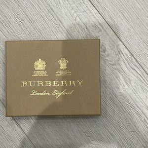 Burberry wallet box